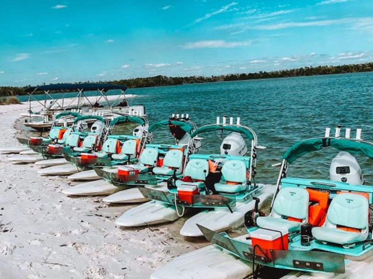 a boat sitting on top of a sandy beach
